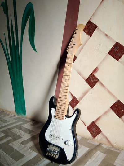ELECTRIC GUITAR MEDIUM SIZE 6 MONTH USE  URGENT SALE.