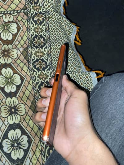 Sony Xperia 8 hee urgently sale he exchange bhi karlo gaa