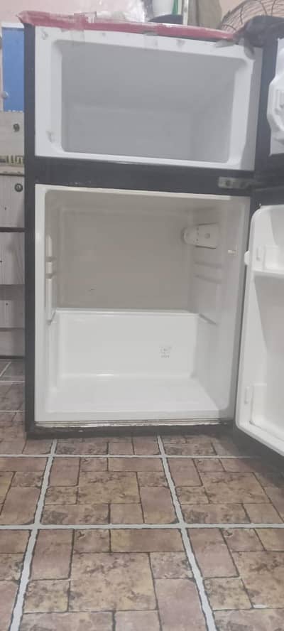 good condition S. G refrigerator