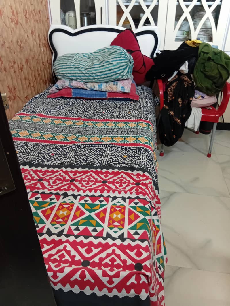 Single/bed/for/sale/and/sidetable 2