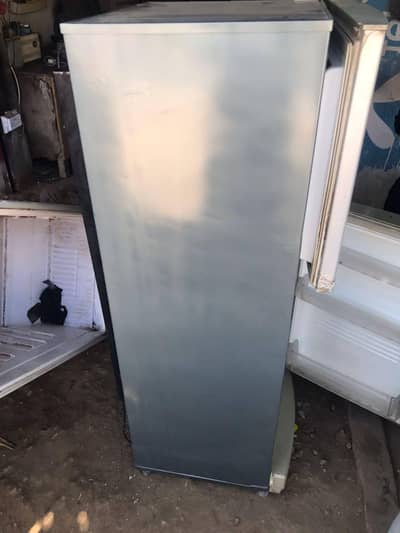 Home refrigerator yus condition sell