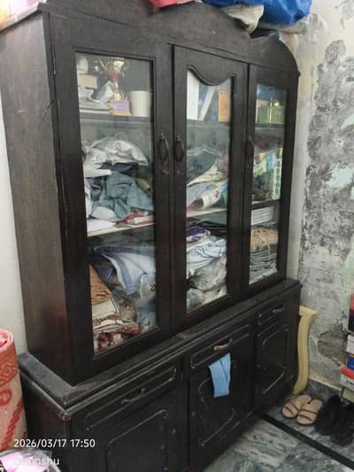 Almari & Showcase & Trolleys