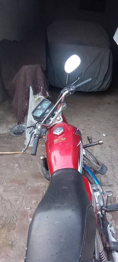 Honda 125 origiol body. keyless  original engine . . all ok . .
