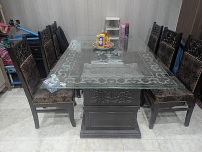 huge dinning with poshished six chairs