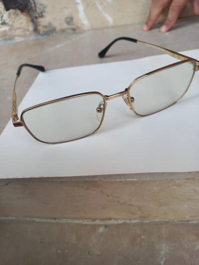 Stylish Metal Frame Glasses – Lightweight & Photochromic Lenses