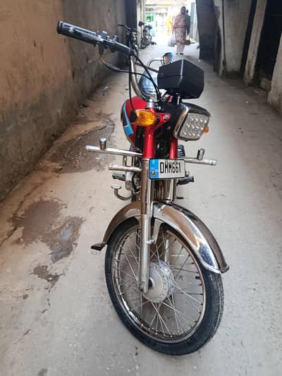 Bike saf ha double samna ka sath ha paper clear han smart card ha