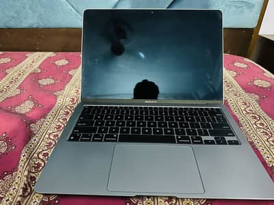 MacBook Air M1 (8GB / 256GB) – Excellent Condition
