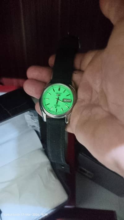 Seiko 5 automatic  beautiful watch day date original