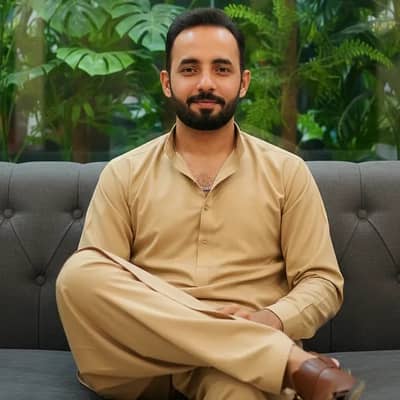 Need 2 females and 1 male for cafe teria near jhung mirror sargodha