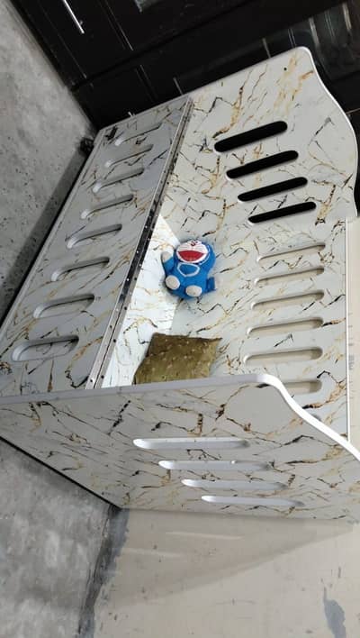 Baby bed resenable price just three month use