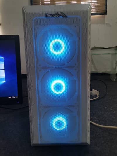 SELLING GAMING PC MINT CONDITION