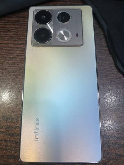 miminor sa dot hai  jis ki waja se itna kam rate lgya hai