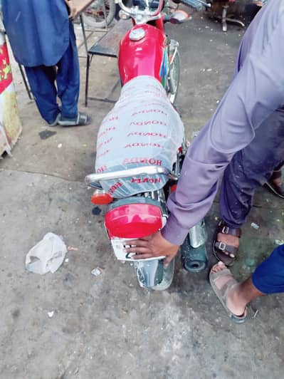 all okey bike koi kam nhi hain bike me pehly dekho phr lo