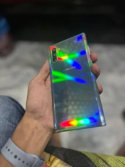 Samsung note 10plus  neat and clean