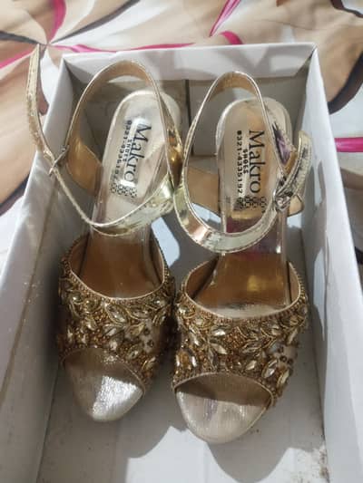 new heels one time use full ok  size 8