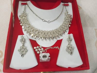 Jewellery Sets alongwith Bangles