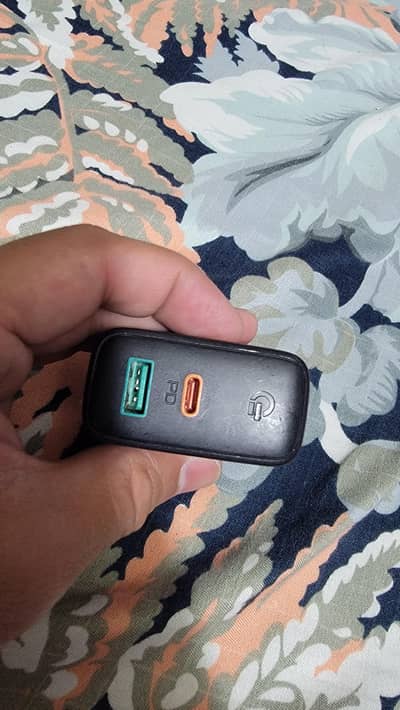 Aukey charger 30W for Type-C + Usb A.