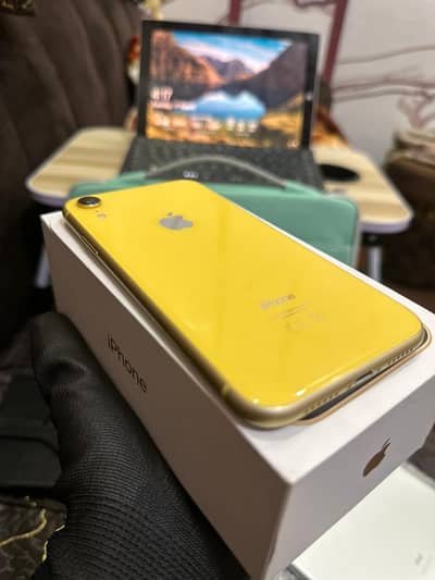 iPhone xr 128 Gb factory unlocked sim time available