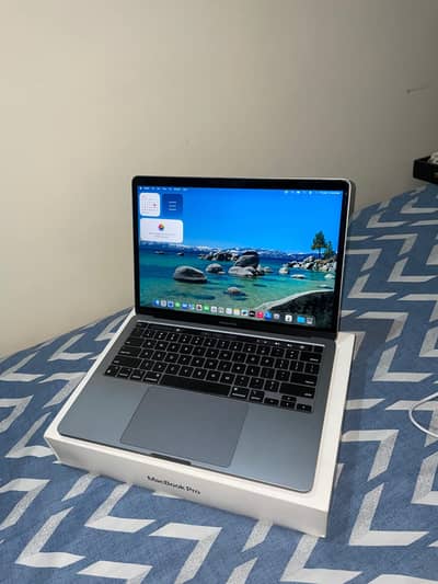 Apple MacBook pro m1 chip 8/256gb ssd full box accessories