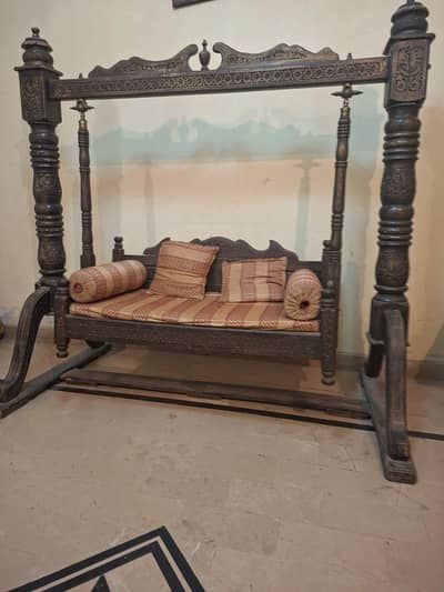 jhoola for sale in responsible price condition 10/10