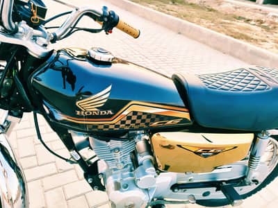 Honda CG125 2024 Special Edition Gold All Punjab Number