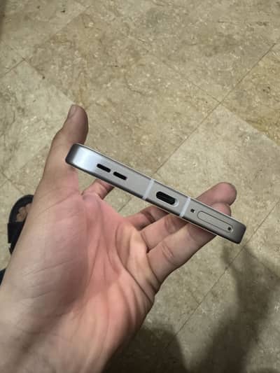 Reno 15.5g ( 12+ 512gb).   Box pack Sirf 2 days use