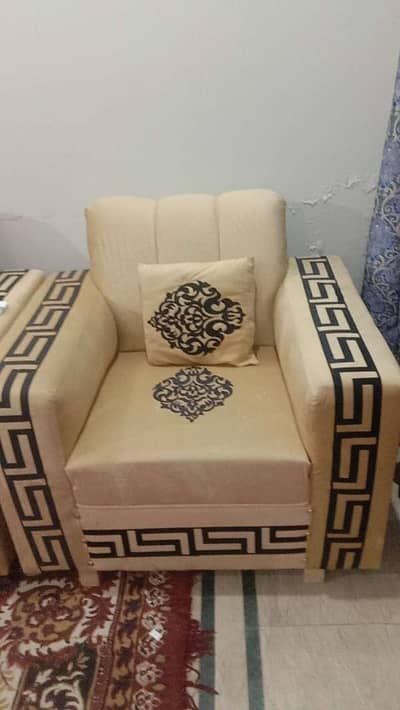 condition 10/10 new sofa master ki ghaddi ha with zigzag design