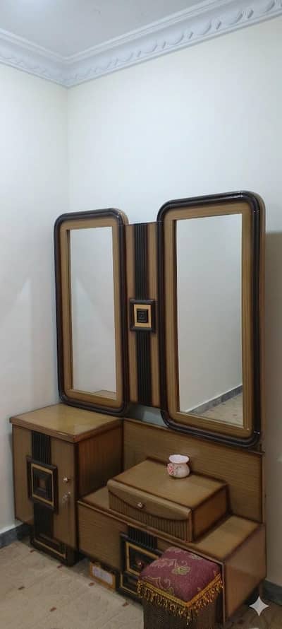 Modern Bedroom Set (Bed + Dressing + Side Tables - Excellent condition