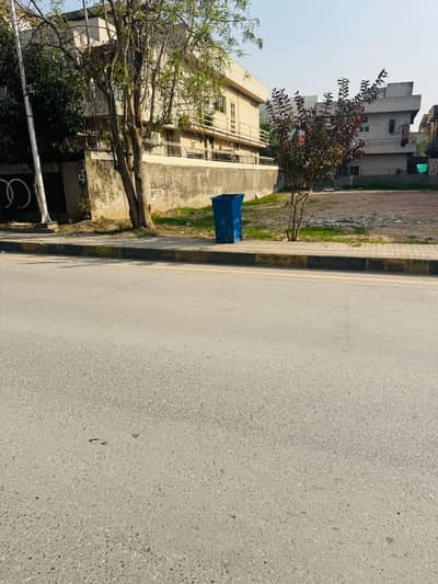 Bahria Town Phase 4 Residential Plot For Sale Sized 1 Kanal