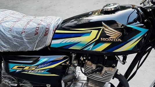 Honda CG125 2026 Black Lush