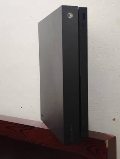 xbox one X limited edition Project Scorpio 1 tb with offline games