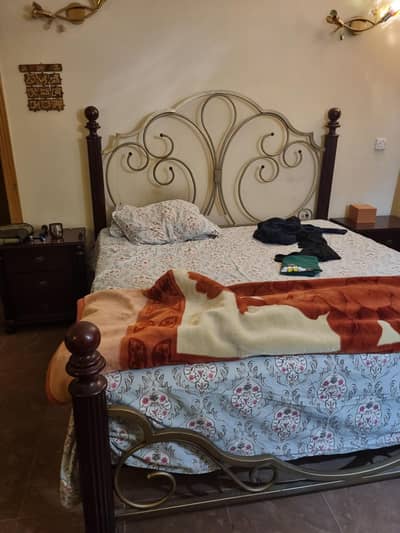 Bed set with wooden and iron styling