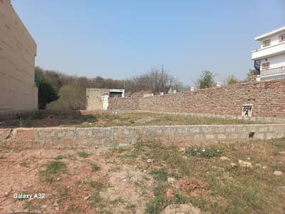 Ideal Location Main boulevard Plot for sale 40x50 Block A