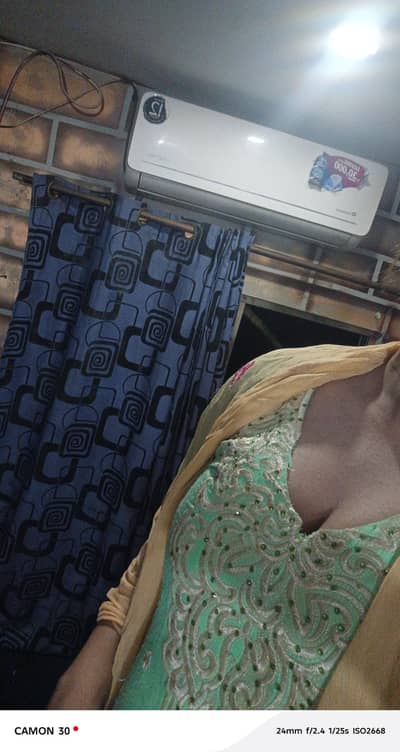 Dawlance Aura 30 Inverter AC 1 Ton – Excellent Condition