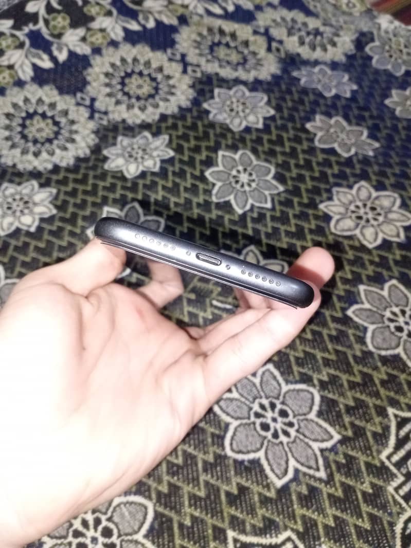IPHONE 11 0