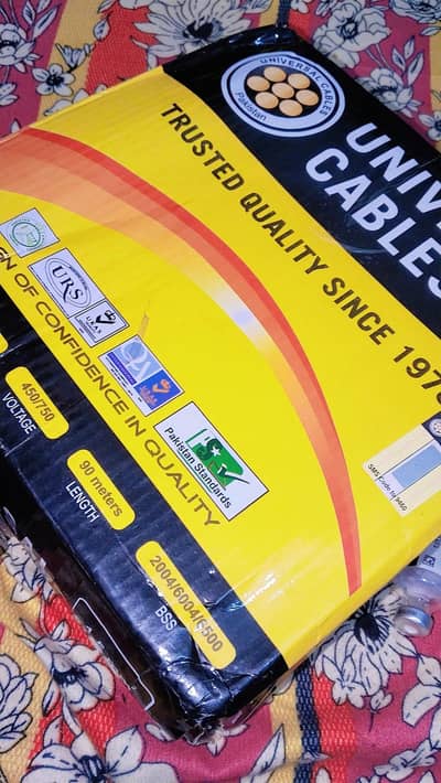 UNIVERSAL CABLE SET OF 2 ONE BLACK AND 1 RED