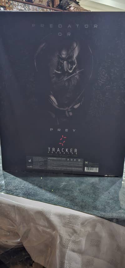 Hot Toys  Sideshow Predator Tracker Collectible Figure