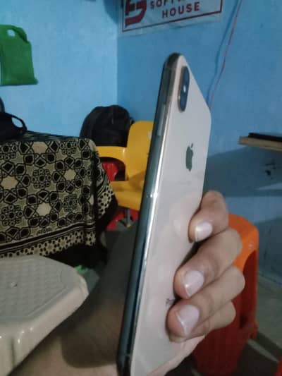 Selling iPhone Xs Max, 64GB PTA Approved, condition 10/10.