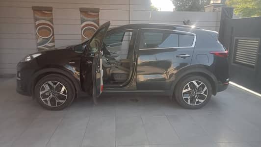 KIA Sportage 2021 Black with White