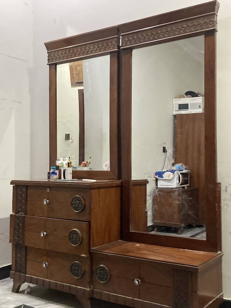 King size bed & Dressing Table 8