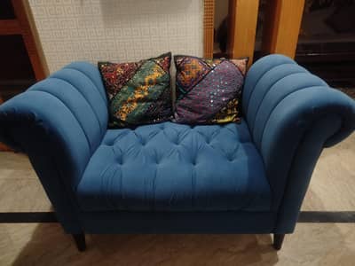 A small dewaan e sofa