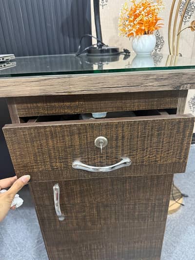 study table good condition