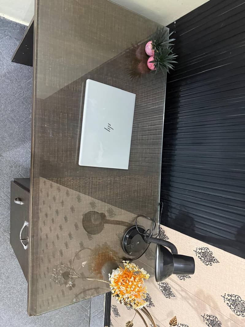 study table good condition 3