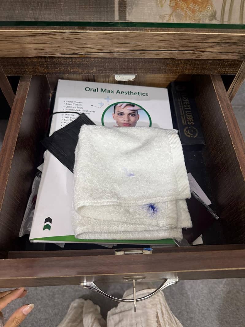 study table good condition 11