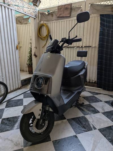 Electric scooty Aima pulse