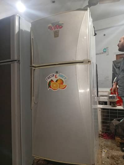 Dawlance fridge medium size for sale