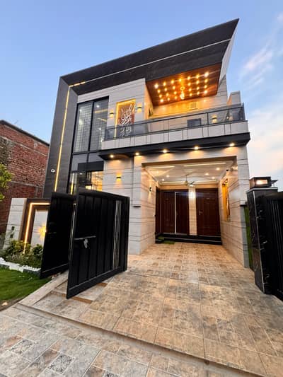 Prime Location Park View City 5 Marla House Up For sale