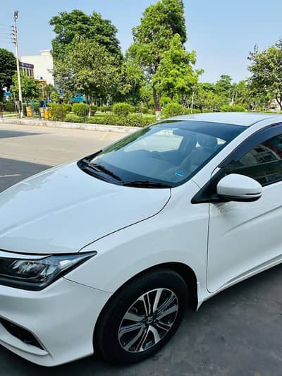 Honda city aspire 1.5 full option totally jnvn scratch les argent  sei