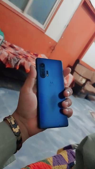 Bilkul new condition ha Saf sutra phone ha