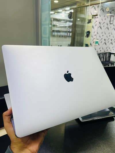 Apple MacBook Pro 2019/ Core i9/ 512 Gb/ 16 Gb/ 15 Inch/ 4 Gb Card
